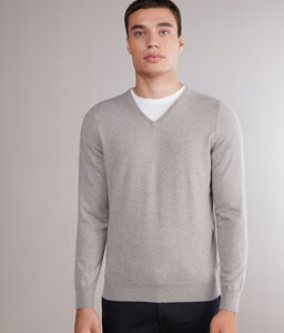 Пуловер с треугольным вырезом из ультрамягкого кашемира