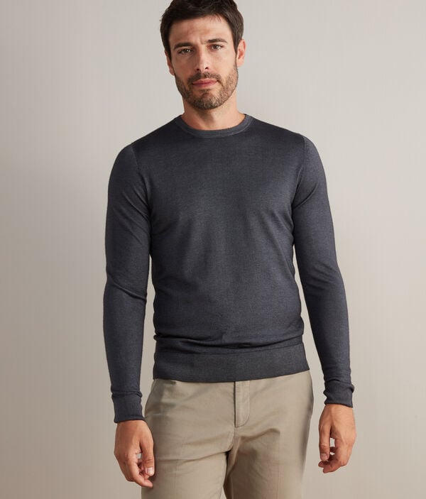 Ultrafine cashmere crew neck sweater