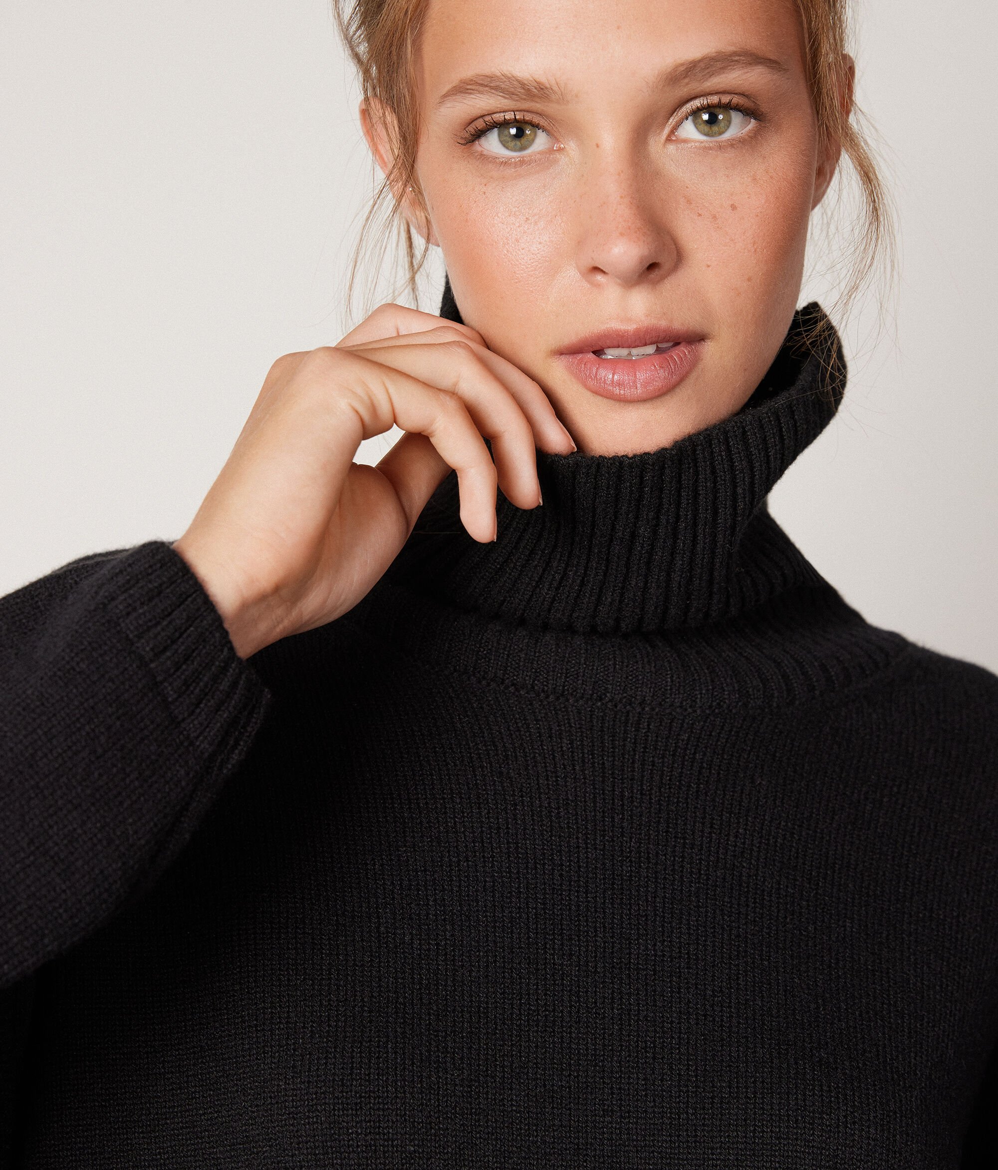Cowl-Neck Sweater in Ultrasoft Cashmere