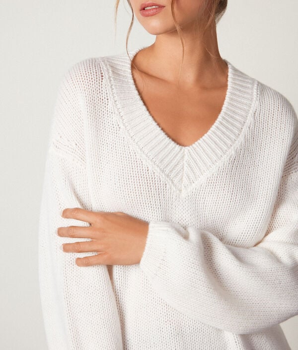 V-Neck Sweater in Ultrasoft Cashmere Knit