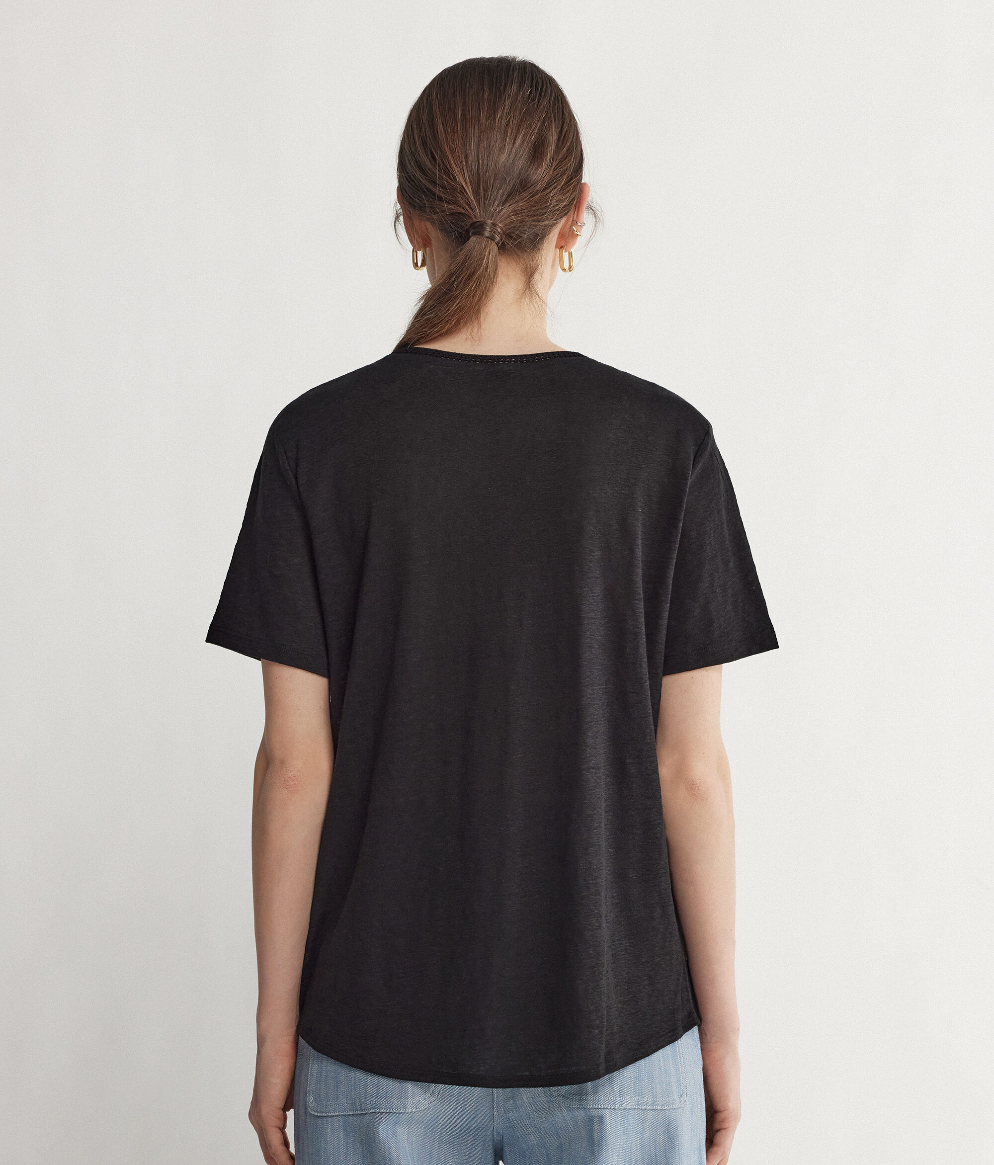 Camiseta con cuello redondo y bordes de redecilla de lino