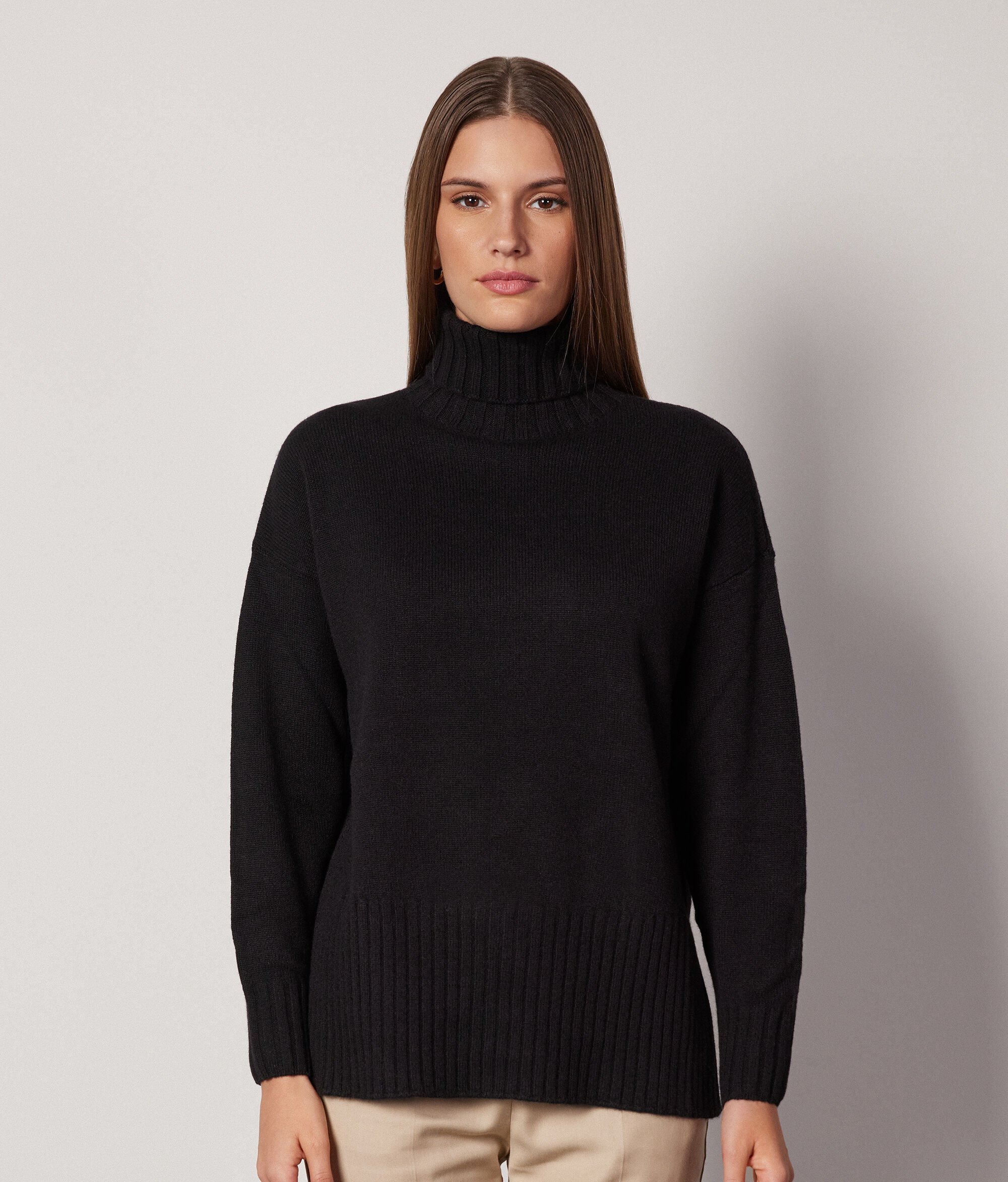Oversized Turtleneck Sweater in Ultrasoft Cashmere