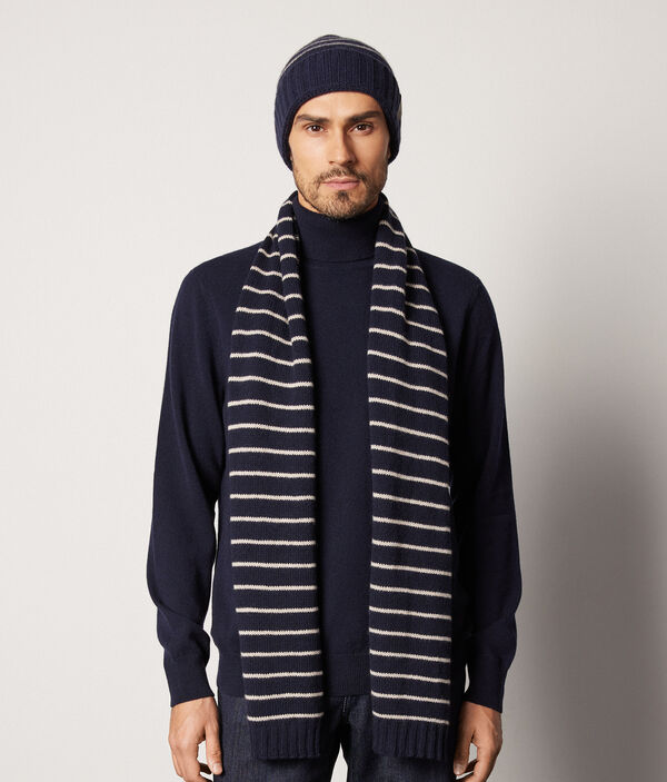 Adoptez notre écharpe noire en laine et cachemire et affichez confort et  style cet style.