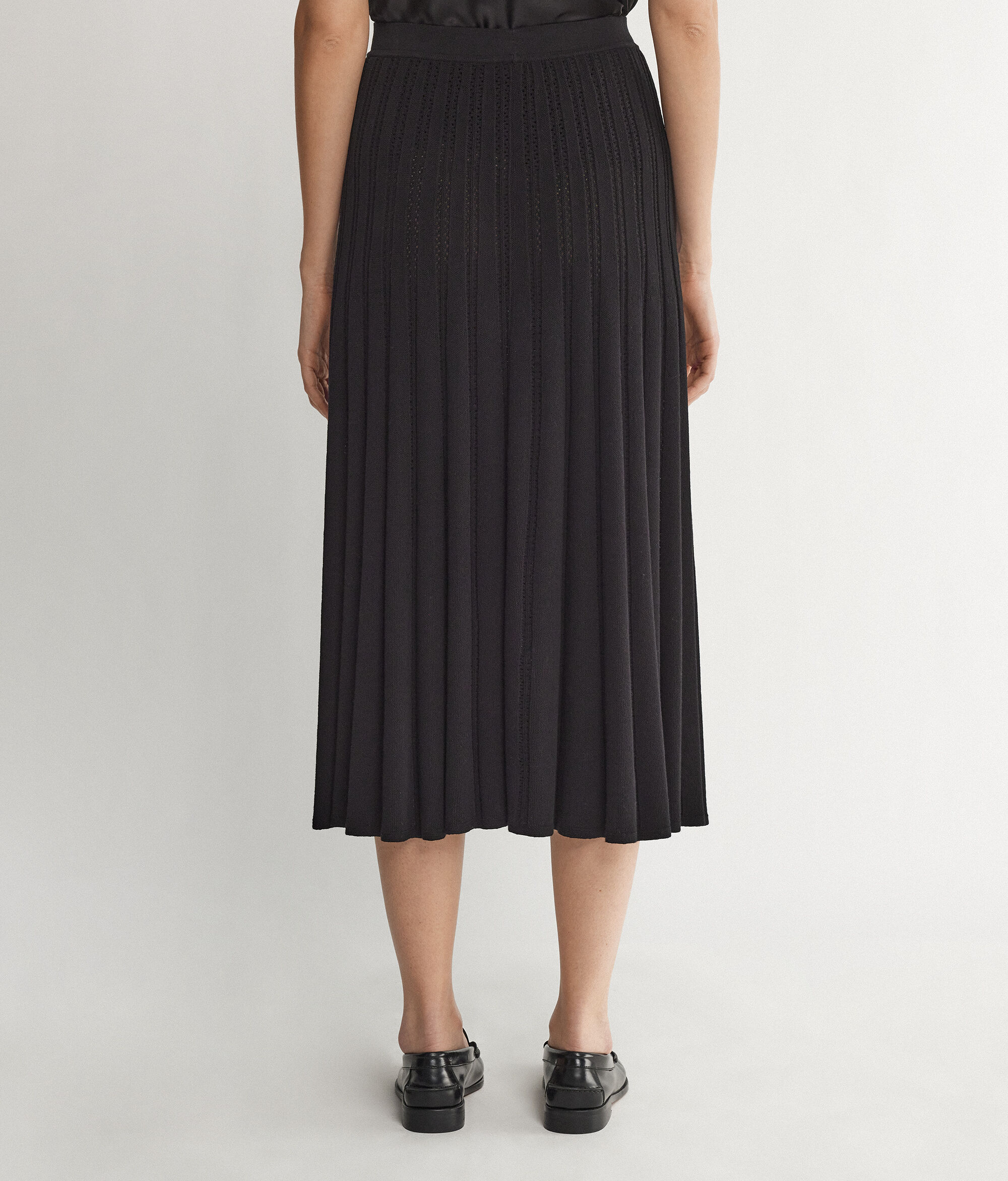 Skirt with Mesh-knit Stitching