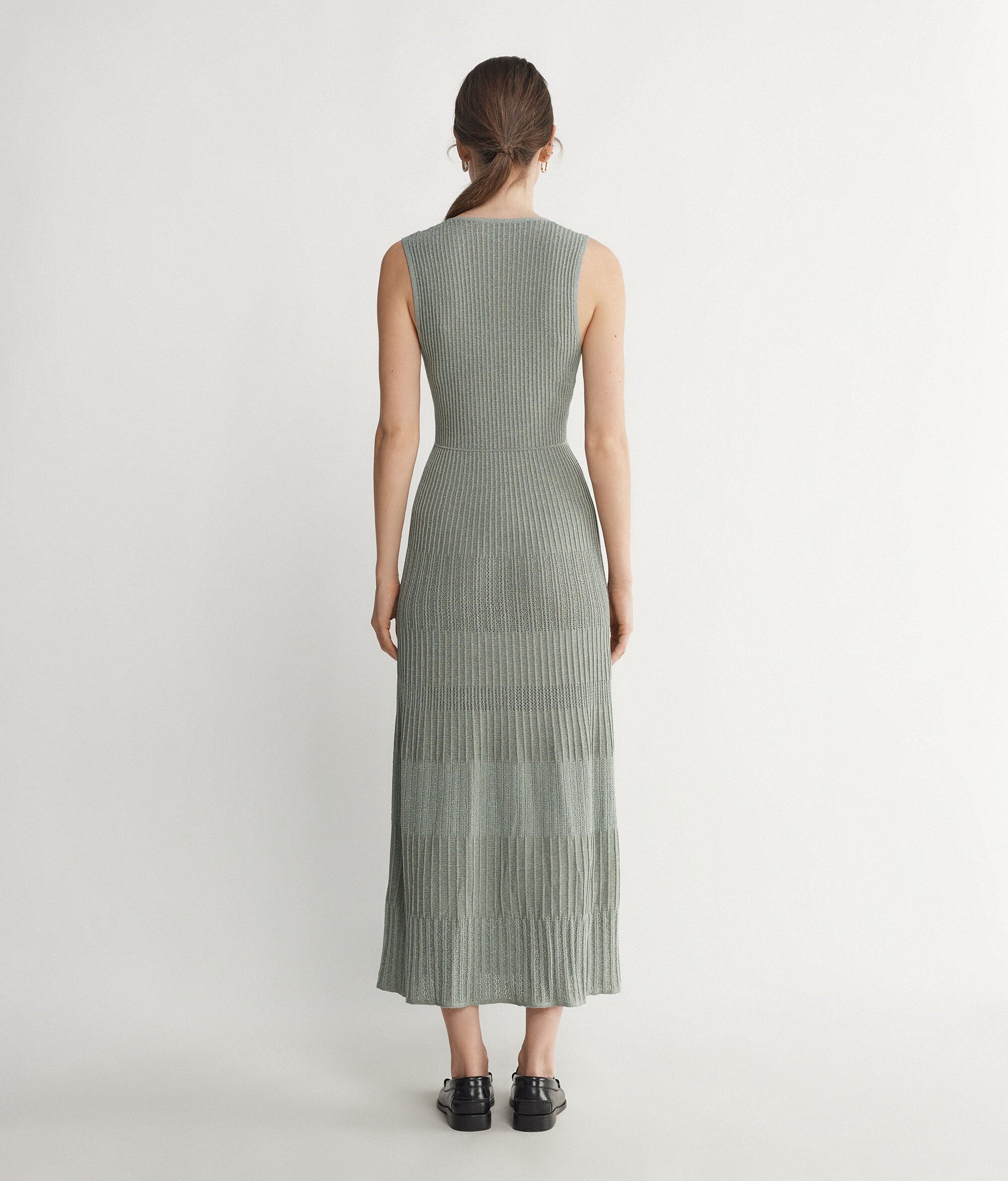 Lamé-Kleid mit V-Ausschnitt